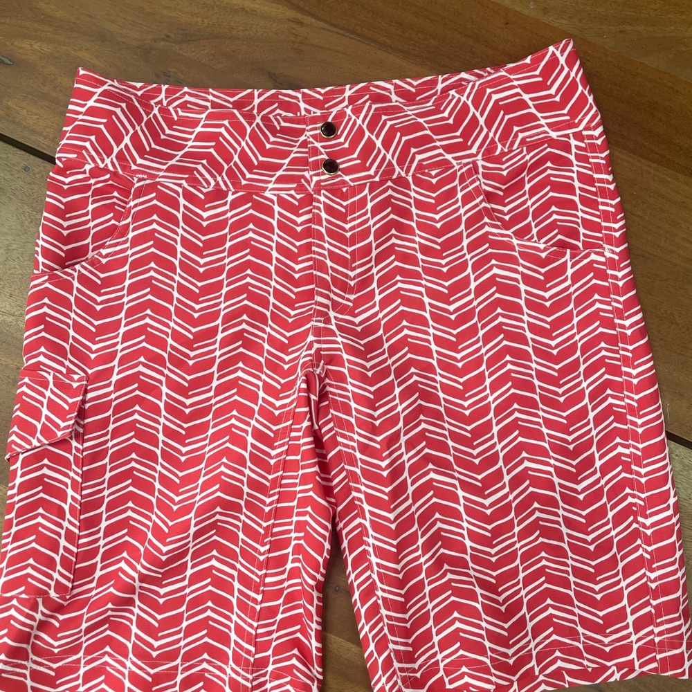 Women’s High-Waist Bike Shorts in Coral Chevron